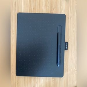 Wacom Intuos Small Graphics Drawing Tablet